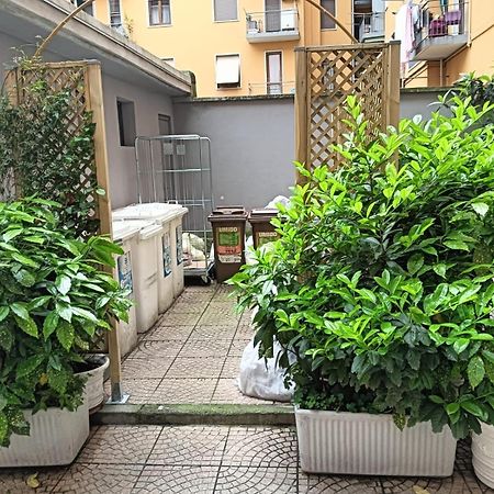 Monolocale Centro Apartment Milan Bagian luar foto