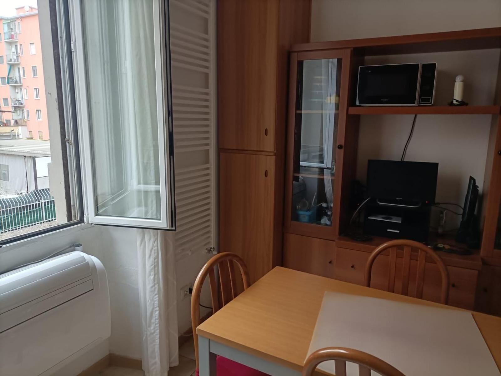 Monolocale Centro Apartment Milan Bagian luar foto