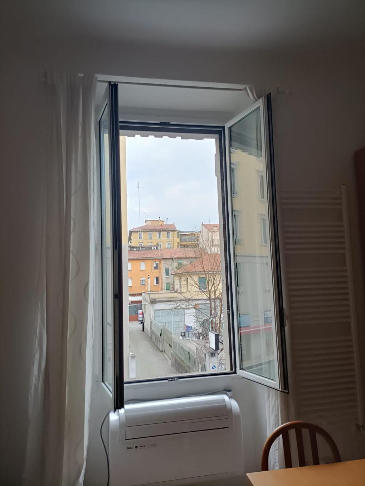 Monolocale Centro Apartment Milan Bagian luar foto