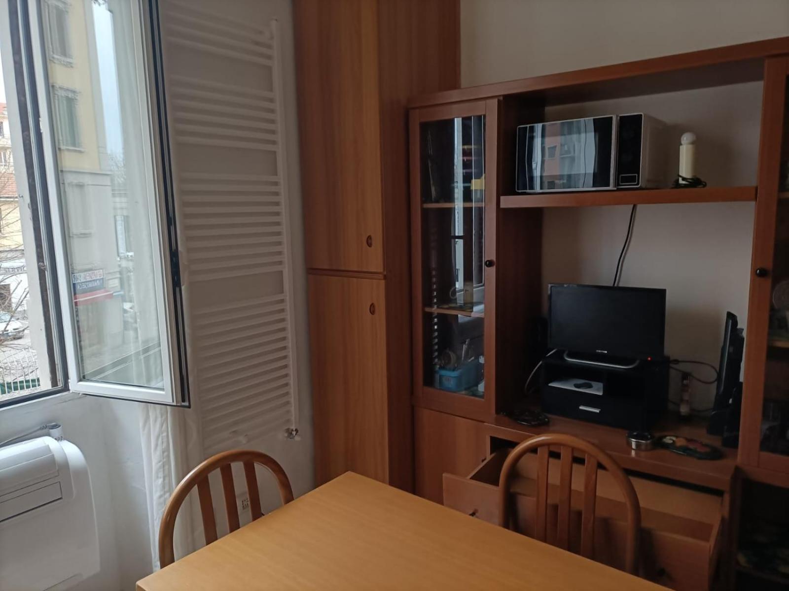 Monolocale Centro Apartment Milan Bagian luar foto