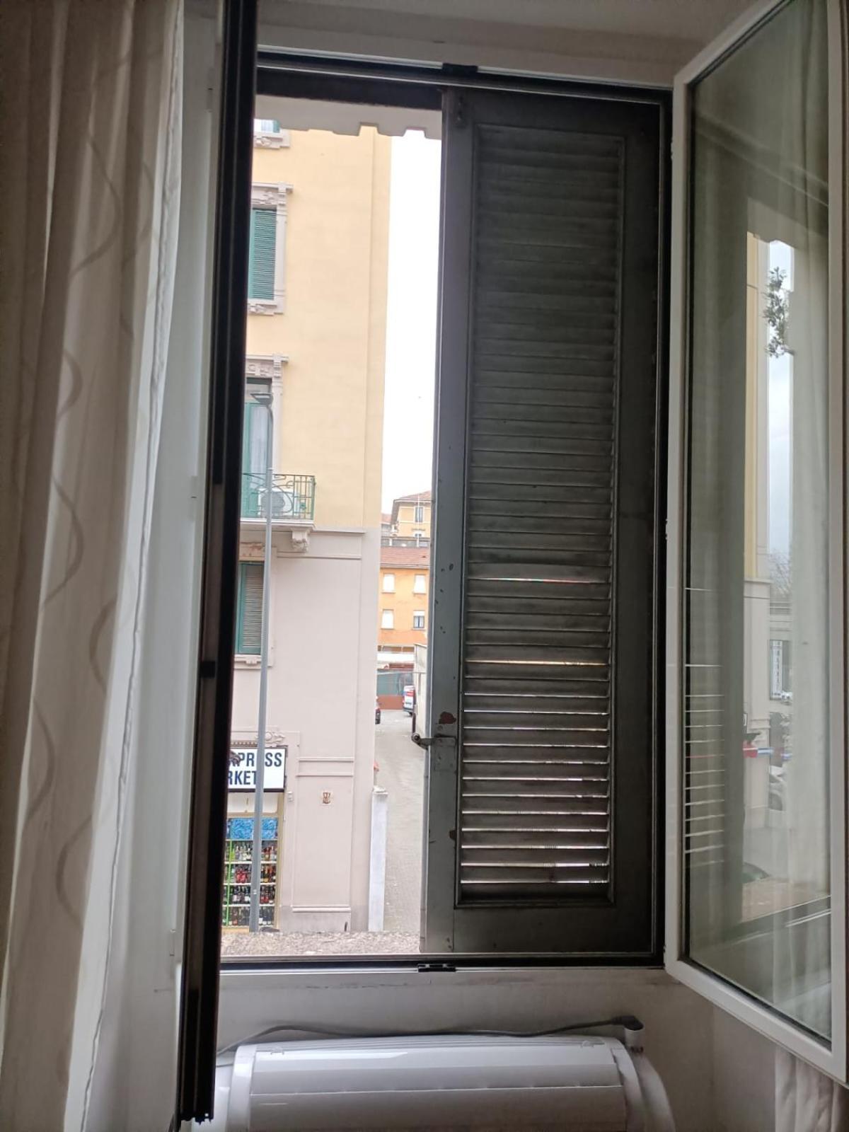 Monolocale Centro Apartment Milan Bagian luar foto